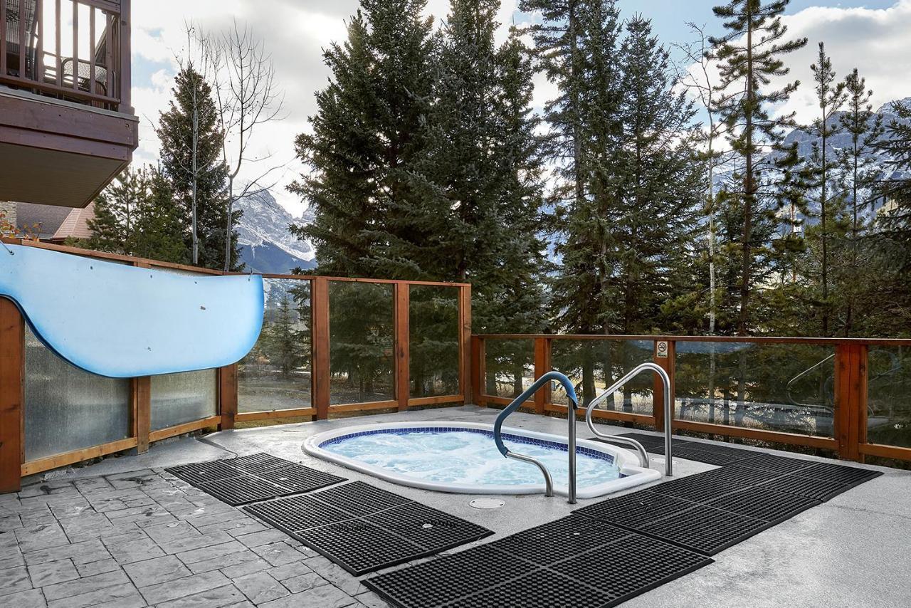 Willa Mountain View Escape With Open Hot Tub, Views!! Canmore Zewnętrze zdjęcie