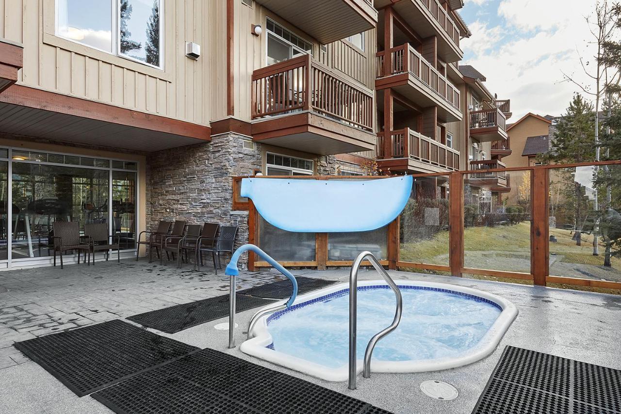 Willa Mountain View Escape With Open Hot Tub, Views!! Canmore Zewnętrze zdjęcie